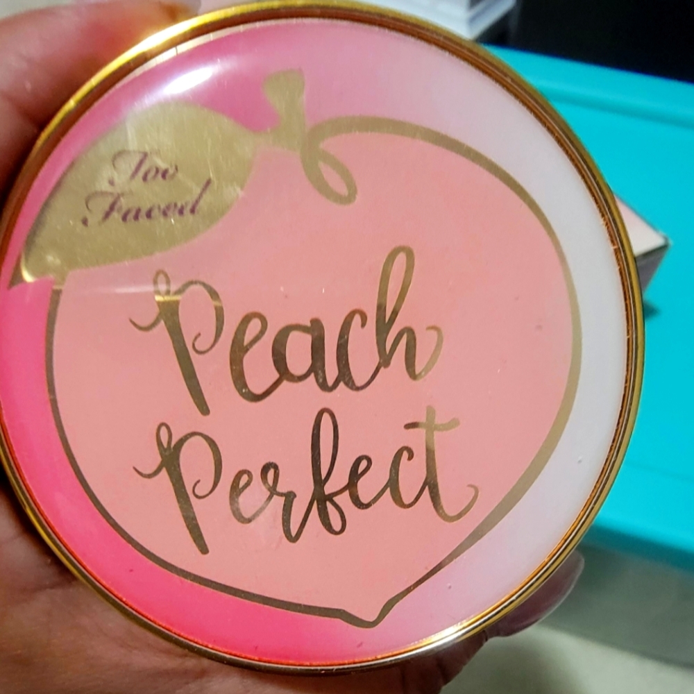 Too faced peach setting powder